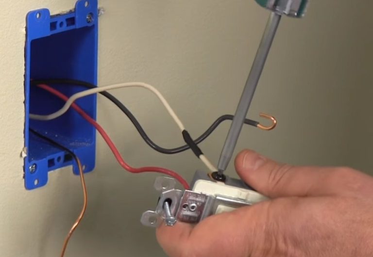How to Install a Single Pole Light Switch With 3 Wires
